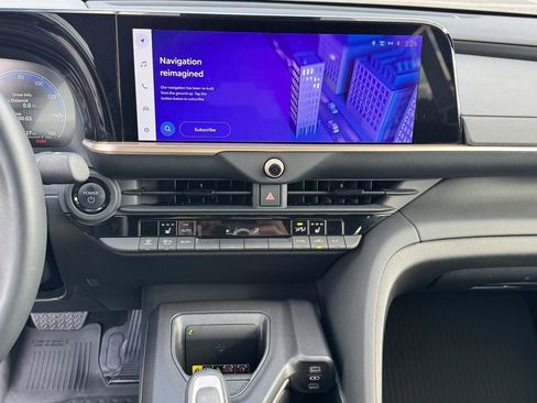 Used 2023 Toyota Crown XLE image 7