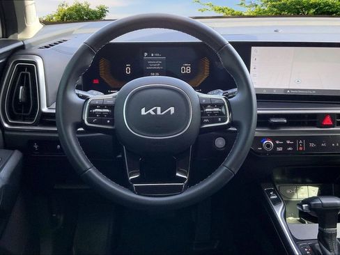 Used 2025 Kia Sorento S image 8