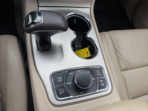 Used 2014 Jeep Grand Cherokee Overland image 38