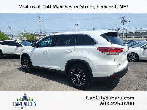 Used 2019 Toyota Highlander LE AWD/4WD image 4