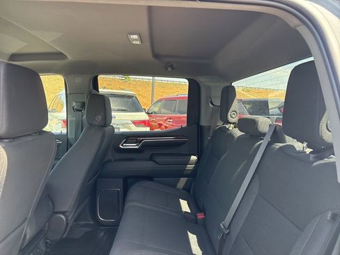 Used 2024 GMC Sierra 1500 SLE RWD image 2