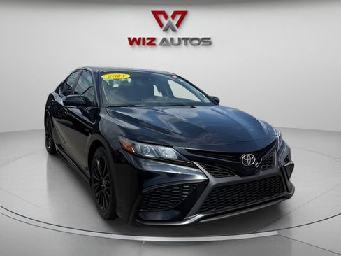 Used 2021 Toyota Camry SE w/ Convenience Package FWD image 7