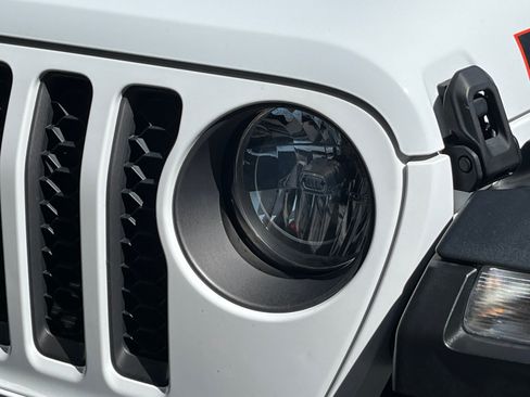 Used 2022 Jeep Gladiator Mojave w/ Cold Weather Group AWD/4WD image 11