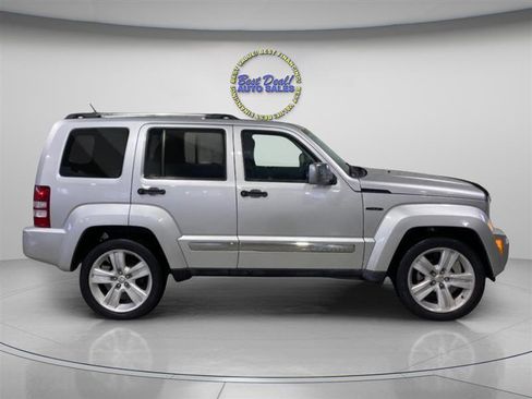 Used 2011 Jeep Liberty Sport AWD/4WD image 7