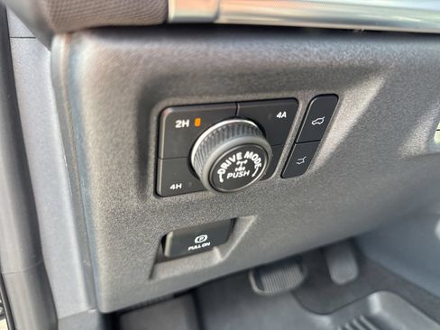 Used 2025 Ford Expedition Tremor AWD/4WD image 27