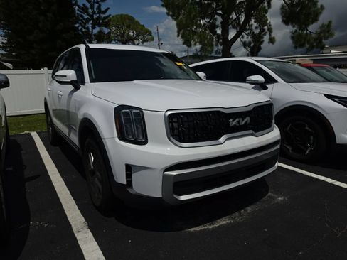 Used 2023 Kia Telluride LX FWD image 3