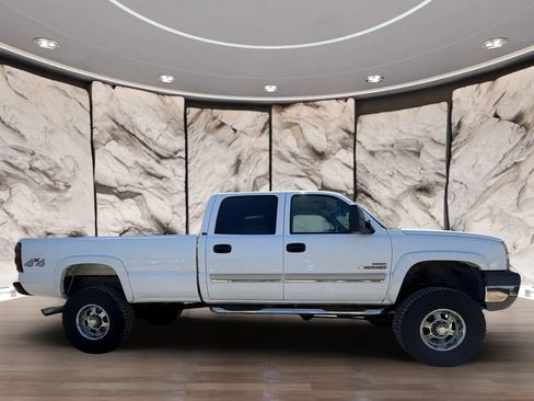 Used 2005 Chevrolet Silverado 2500 LT w/ Heavy-Duty Power Package AWD/4WD image 4