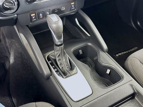 Used 2022 Nissan Frontier SV image 14