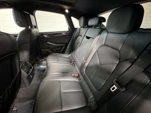 Used 2025 Porsche Macan image 21