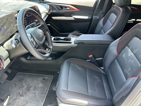 Used 2025 Chevrolet Equinox EV RS FWD image 17
