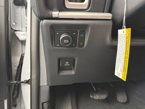 New 2025 Ford Expedition Active image 24