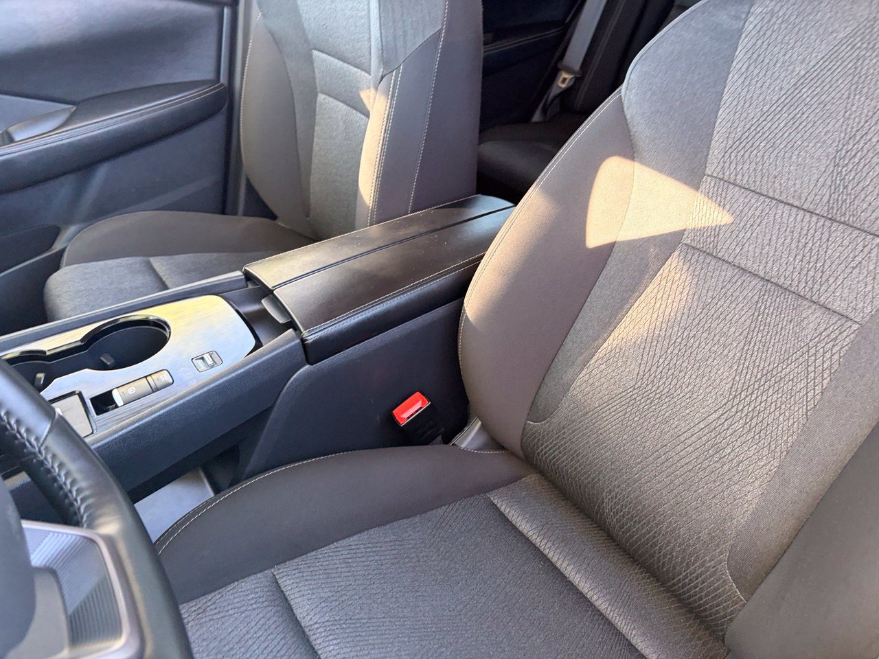 Certified 2025 Nissan Rogue SV FWD image 20