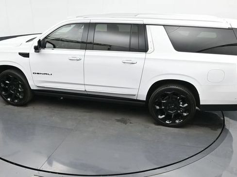 Used 2025 GMC Yukon XL Denali AWD/4WD image 46