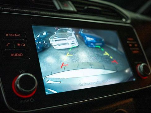 Used 2025 Nissan Leaf S image 18