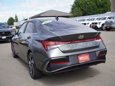 Used 2024 Hyundai Elantra SEL w/ Convenience Package FWD image 8