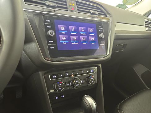 Used 2021 Volkswagen Tiguan SE image 20