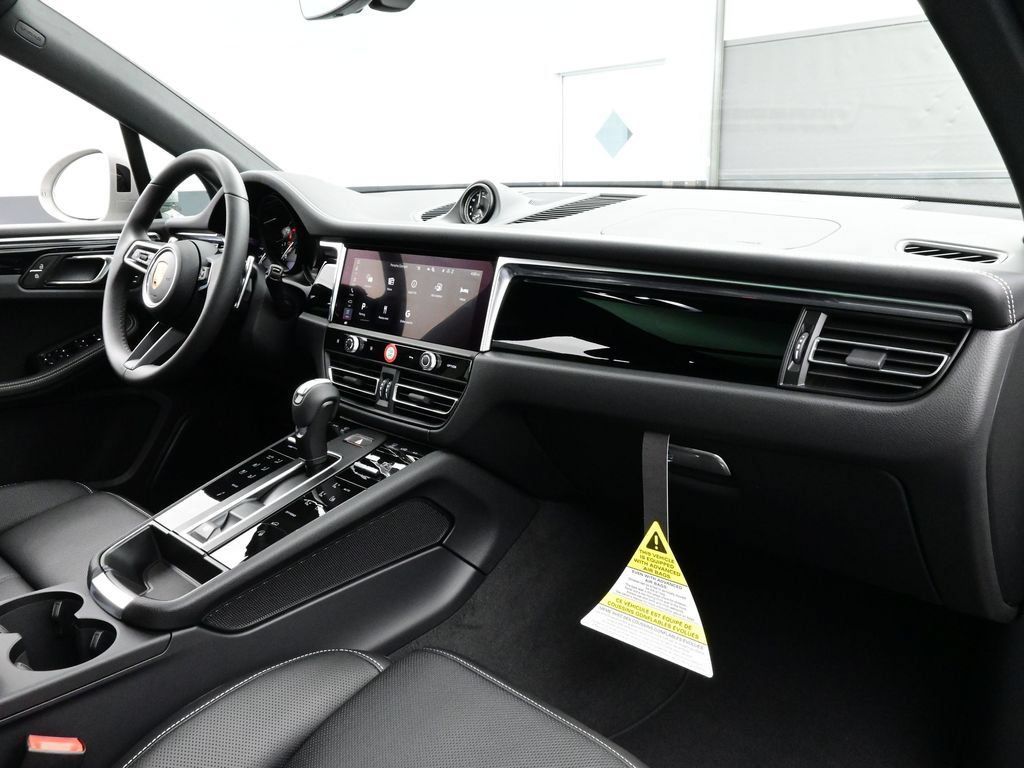 Certified 2026 Porsche Macan AWD/4WD image 19