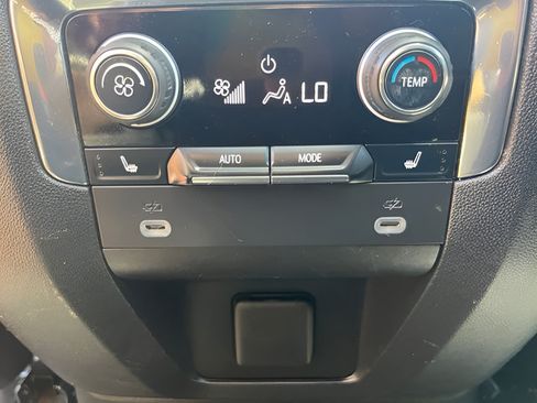 Used 2023 Chevrolet Tahoe High Country AWD/4WD image 34