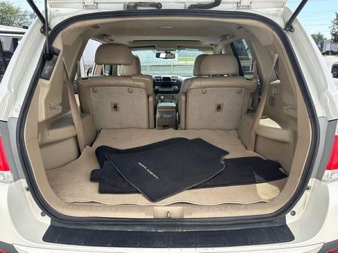 Used 2011 Toyota Highlander SE w/ Tow Pkg AWD/4WD image 21