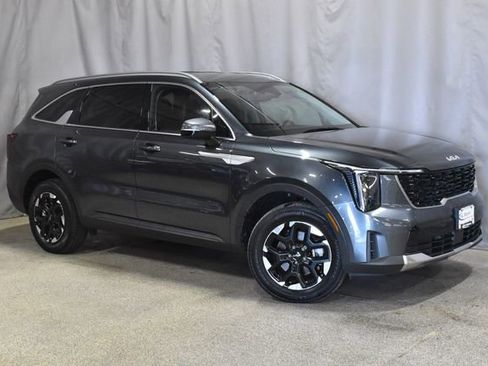 Used 2024 Kia Sorento S image 3