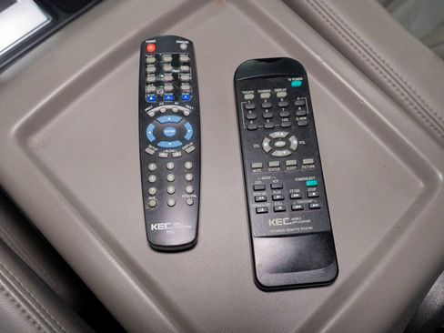 Used 2003 HUMMER H2 w/ Preferred Equipment Group image 58