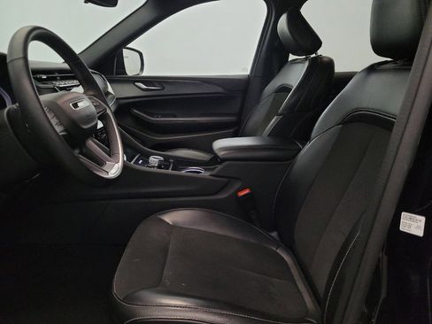 Used 2024 Jeep Grand Cherokee L Laredo image 17