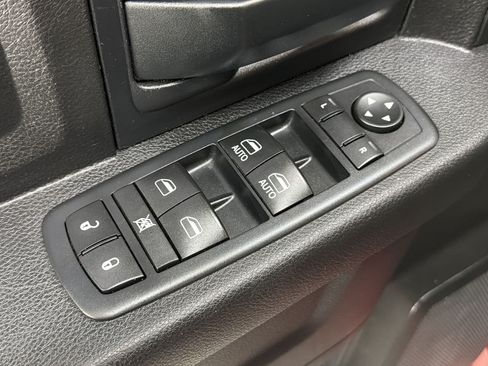 Used 2017 RAM 1500 Express RWD image 12