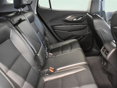 Used 2024 GMC Terrain SLT image 19
