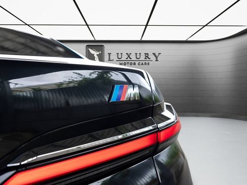 Used 2024 BMW 740i xDrive w/ Premium Package AWD/4WD image 19