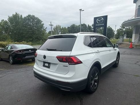Used 2024 Volkswagen Tiguan SE w/ Panoramic Sunroof Package AWD/4WD image 5