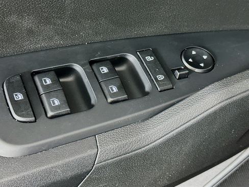 Used 2025 Kia Sportage LX FWD image 15