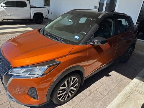 Certified 2023 Nissan Kicks SV image 1