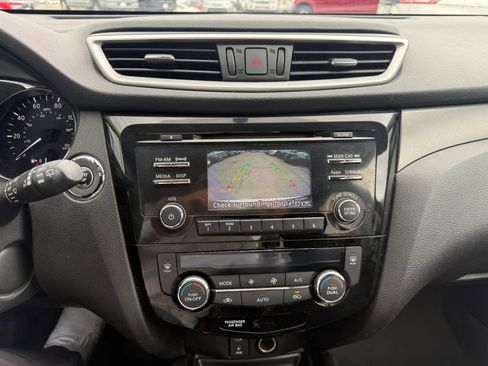 Used 2014 Nissan Rogue SV AWD/4WD image 13