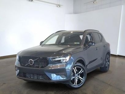 Used 2026 Volvo XC40 B5 Core w/ Climate Package