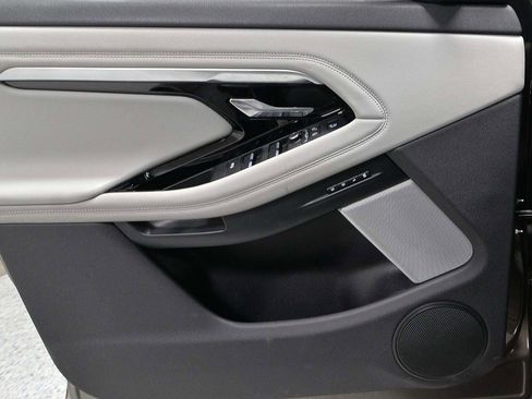 Used 2020 Land Rover Range Rover Evoque SE image 6