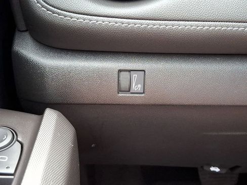 Used 2024 Chevrolet Colorado LT image 21