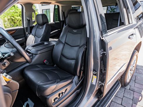 Used 2018 Cadillac Escalade Luxury AWD/4WD image 20