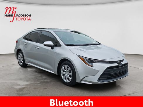 Used 2023 Toyota Corolla LE FWD image 5