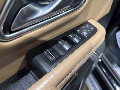 Used 2021 Chevrolet Tahoe Premier w/ Premium Package image 17