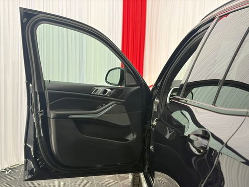 Used 2019 BMW X5 xDrive40i w/ M Sport Package image 11