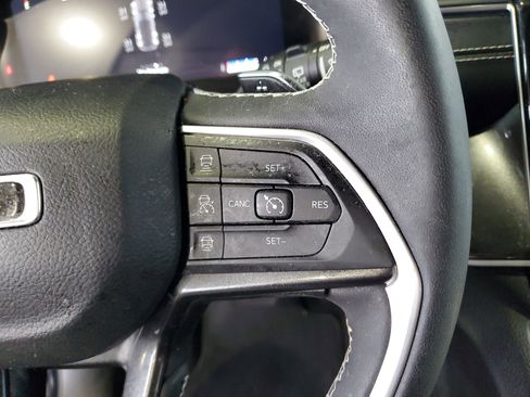 Used 2023 Jeep Grand Cherokee Altitude AWD/4WD image 25