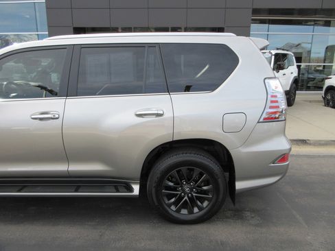 Used 2020 Lexus GX 460 Premium image 4