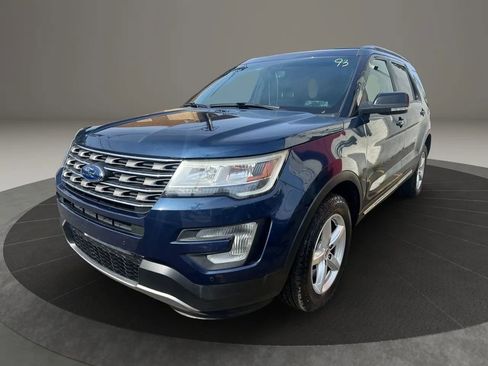 Used 2017 Ford Explorer XLT w/ Equipment Group 202A image 1