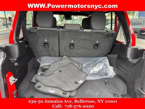 Used 2025 Jeep Wrangler Unlimited Sahara w/ Safety Group AWD/4WD image 19