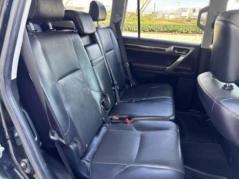Used 2017 Lexus GX 460 image 16