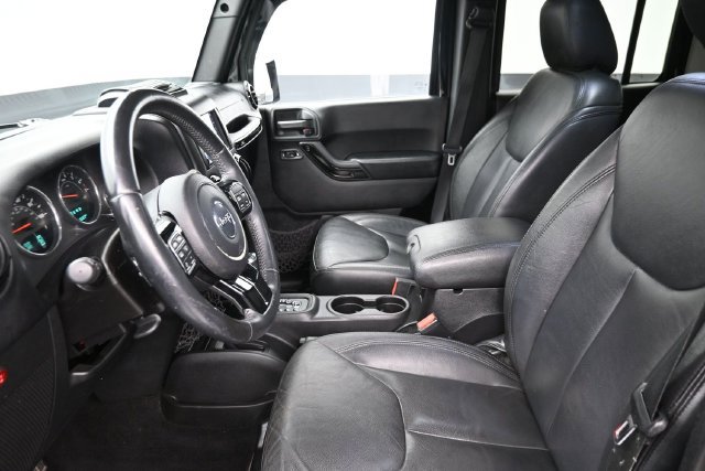 Used 2015 Jeep Wrangler Unlimited Sahara AWD/4WD image 16