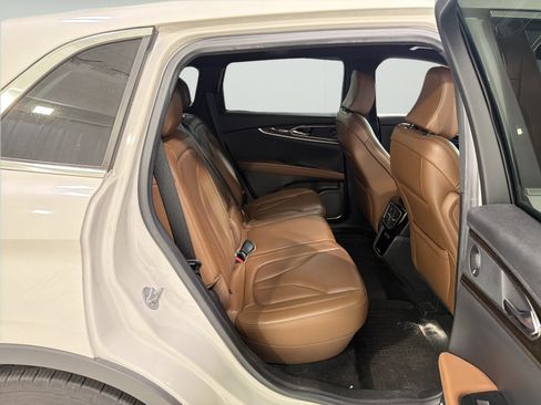 Used 2022 Lincoln Nautilus Reserve w/ Luxury Package FWD image 13