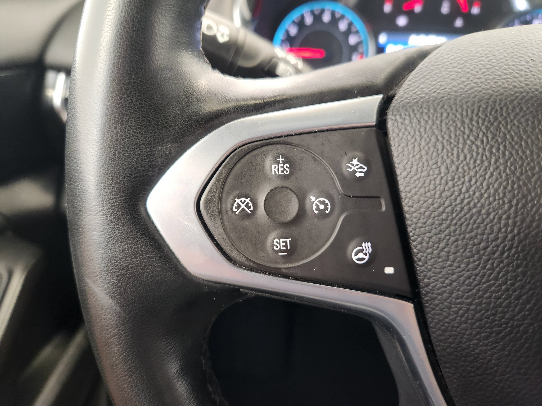 Used 2024 Chevrolet Traverse RS FWD image 30