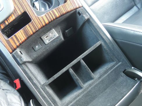 Used 2022 Cadillac Escalade Premium Luxury image 24