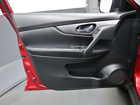 Used 2016 Nissan Rogue S image 9